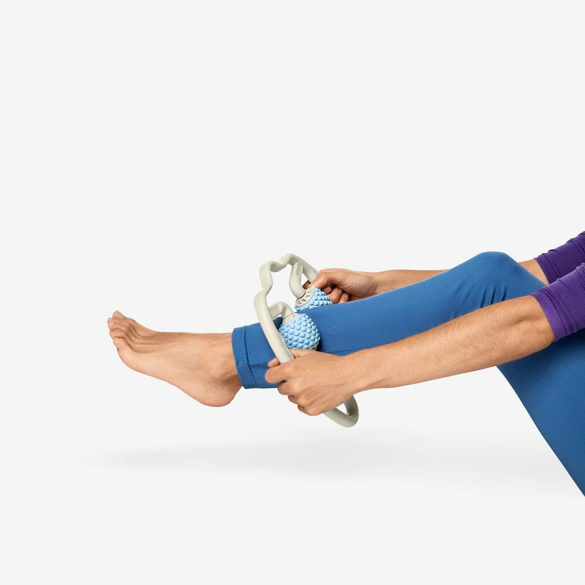 Blue and beige massager for leg - Image 2