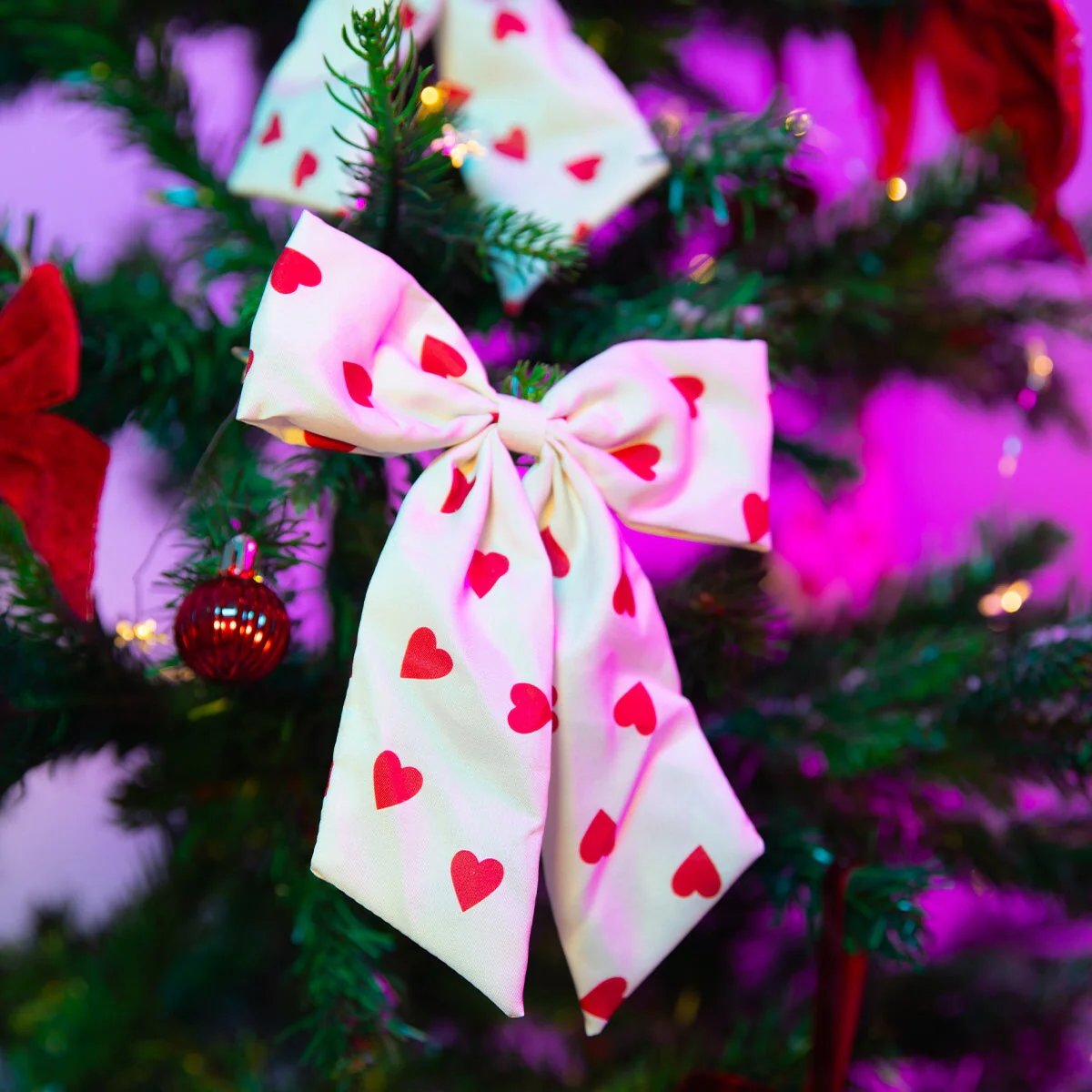 Decorative bows with hearts - 2 pcs - Image 3