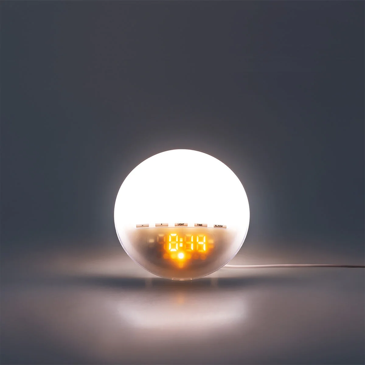 Digital alarm clock with sunrise light - Image 3