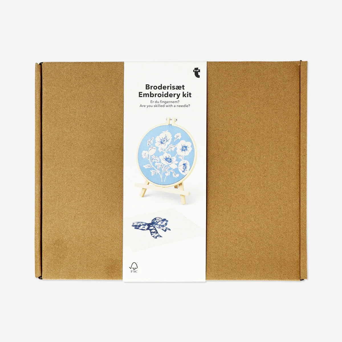 Embroidery kit with stand - Image 3