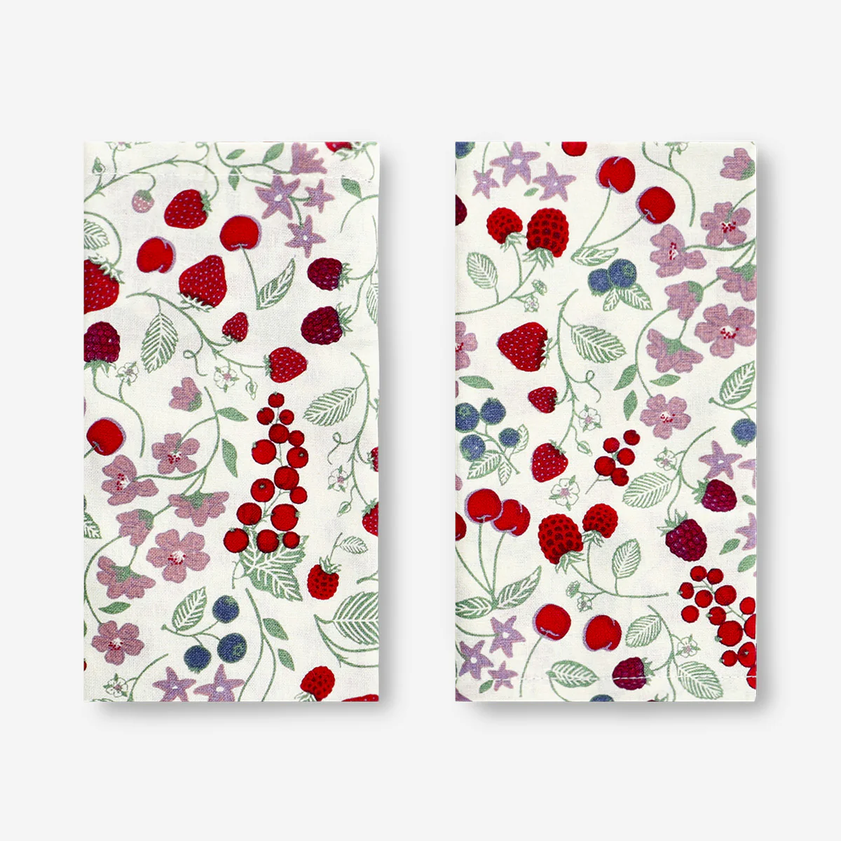 Fabric napkins with strawberry print - 2 pcs - Image 2
