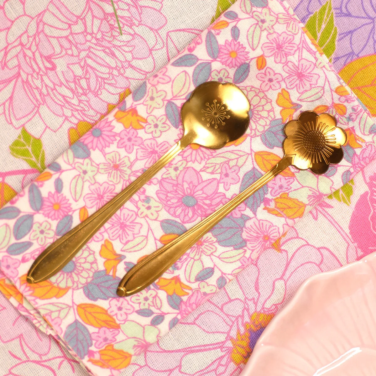 Flower shaped golden spoons - 2 pcs - Image 3