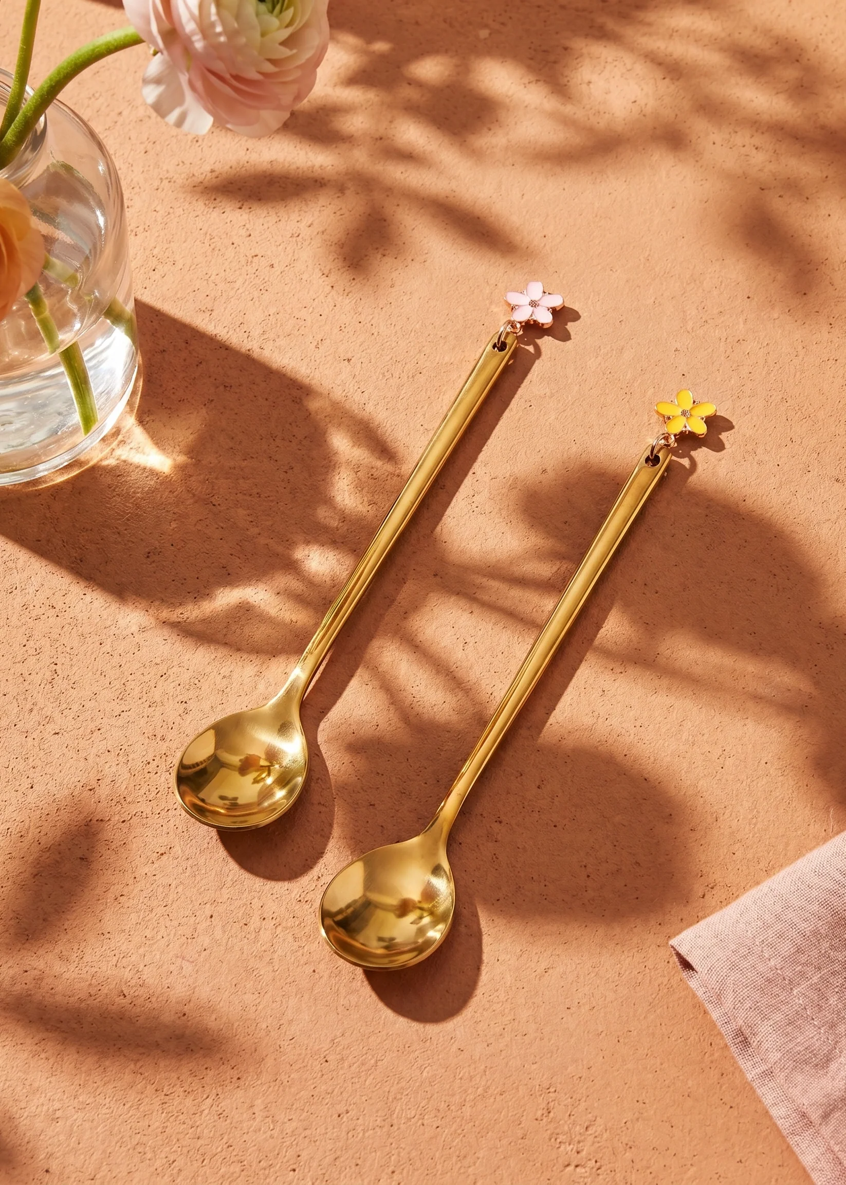 Gold dessert spoons with flower decorations - 2 pcs