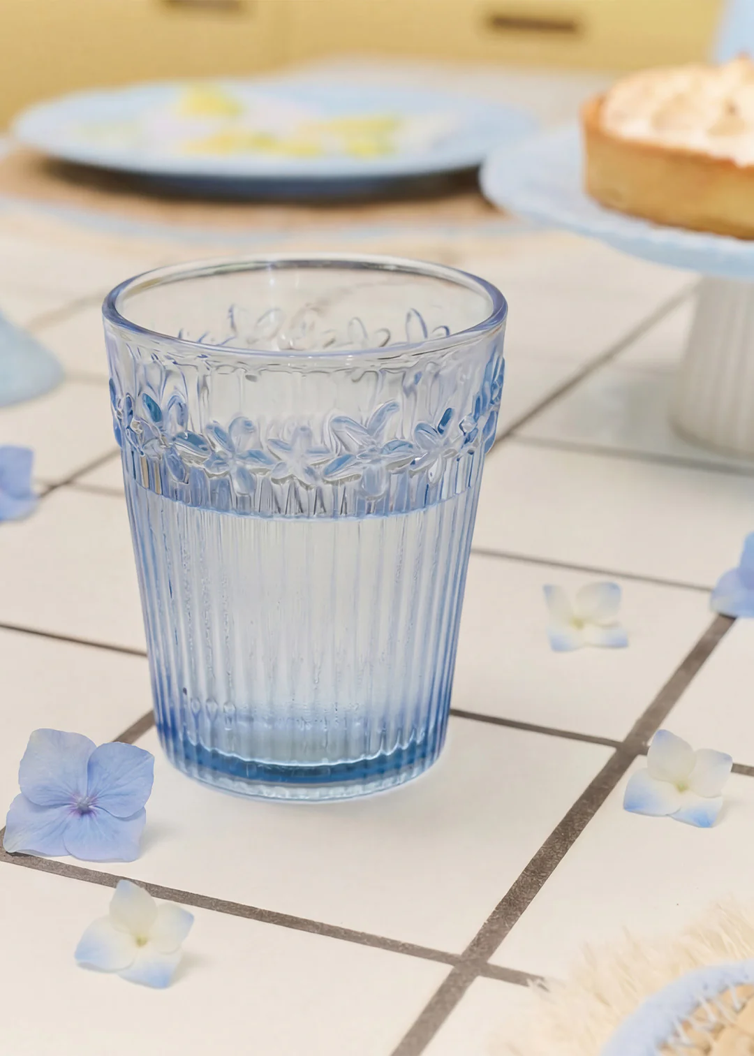 Blue drinking glass with embossed flowers - 350 ml