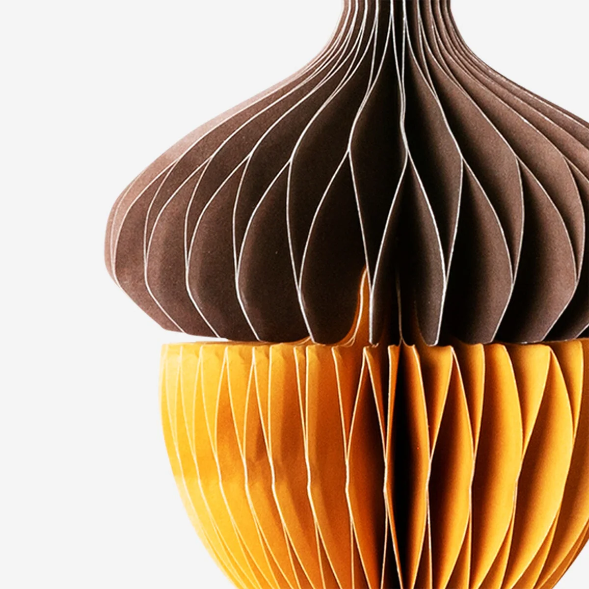 Hanging honeycomb acorn decorations - 2 pcs - Image 3
