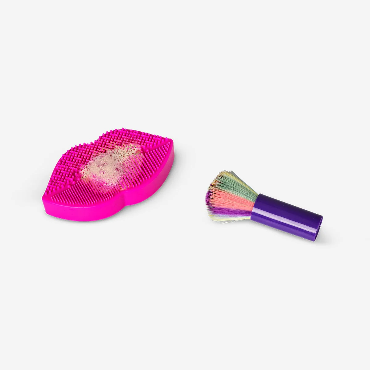 Lip-Shaped Make-Up Brush Cleaner - Image 2