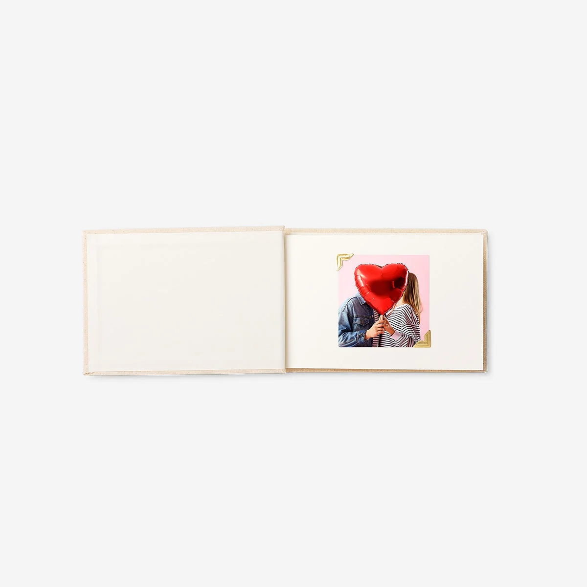 Photo album with red hearts - Image 2