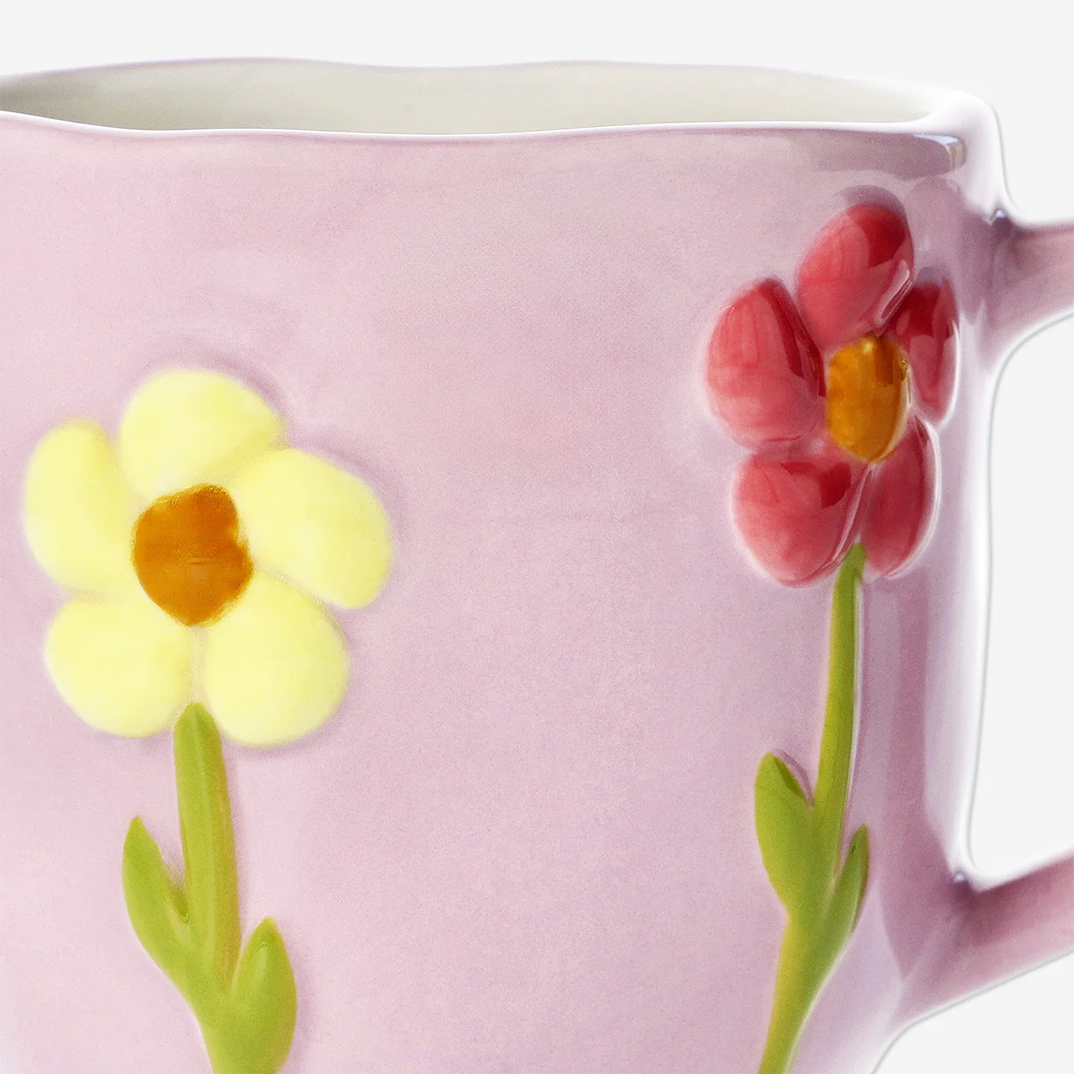 Pink mug with embossed flowers - 330 ml - Image 4