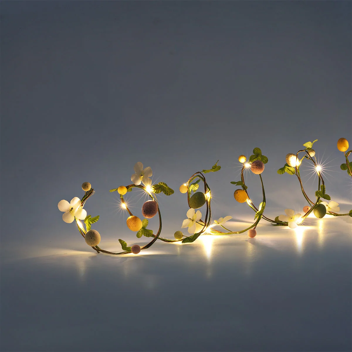 String lights with Easter eggs and leaves - 81 cm - Image 3