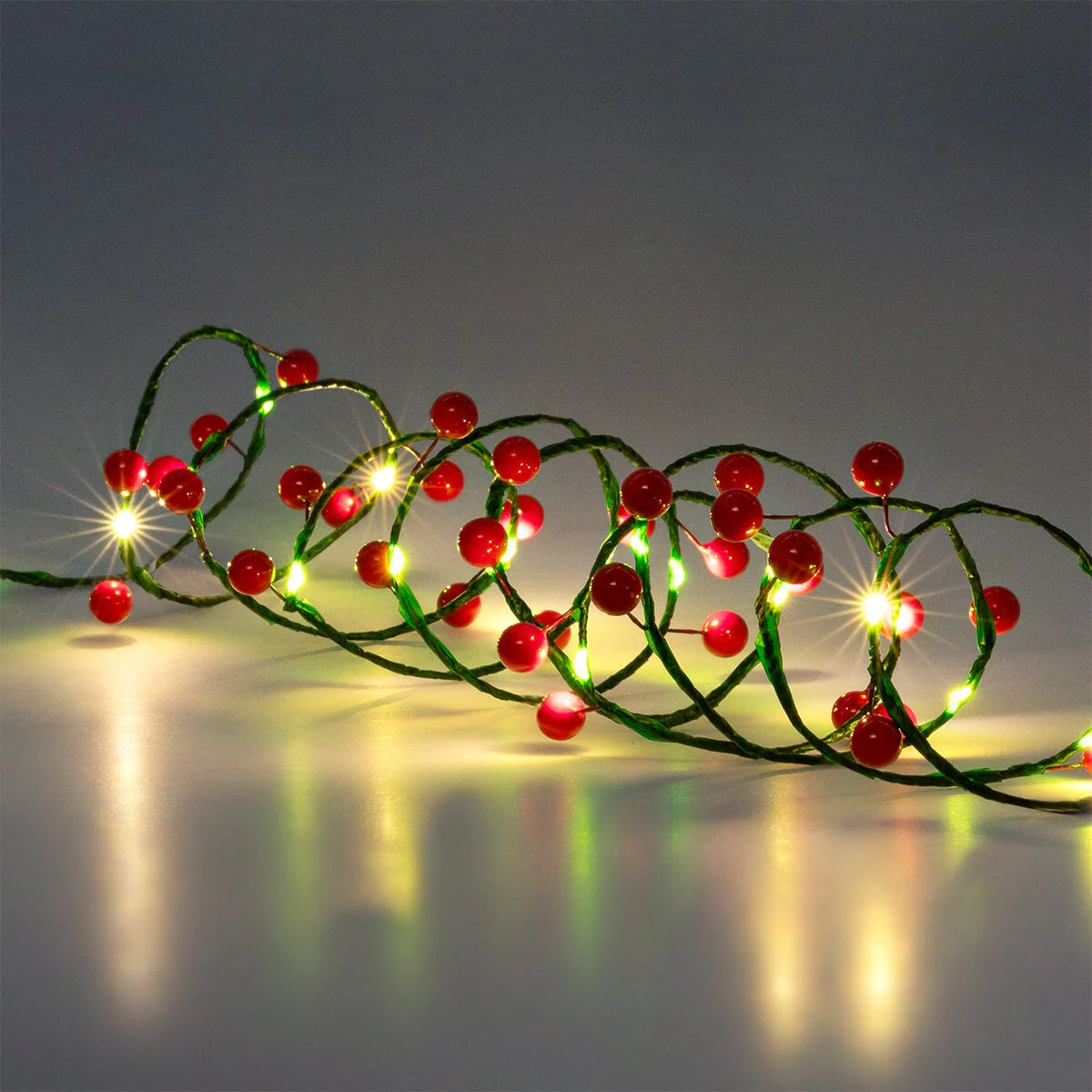 String lights with red berries - 220 cm - Image 2