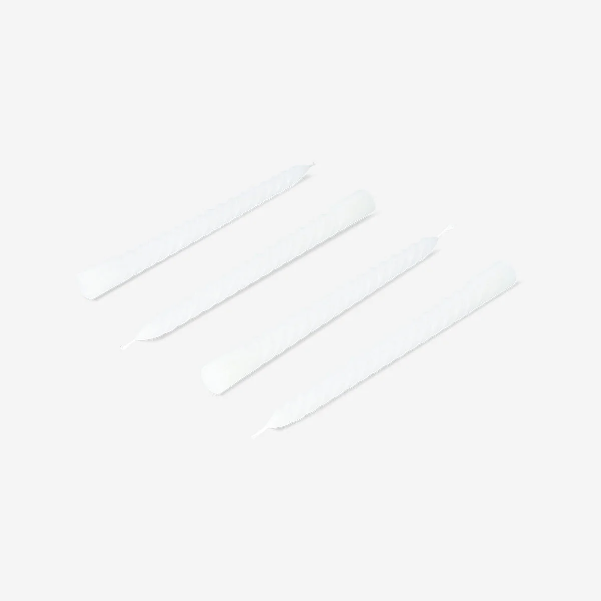 Twisted white dinner candles - 4 pcs - Image 3