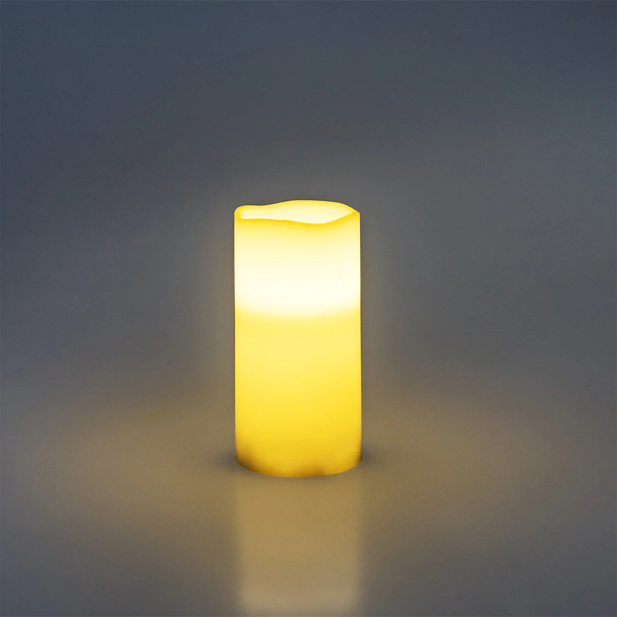 White LED pillar candle - 15 cm - Image 2