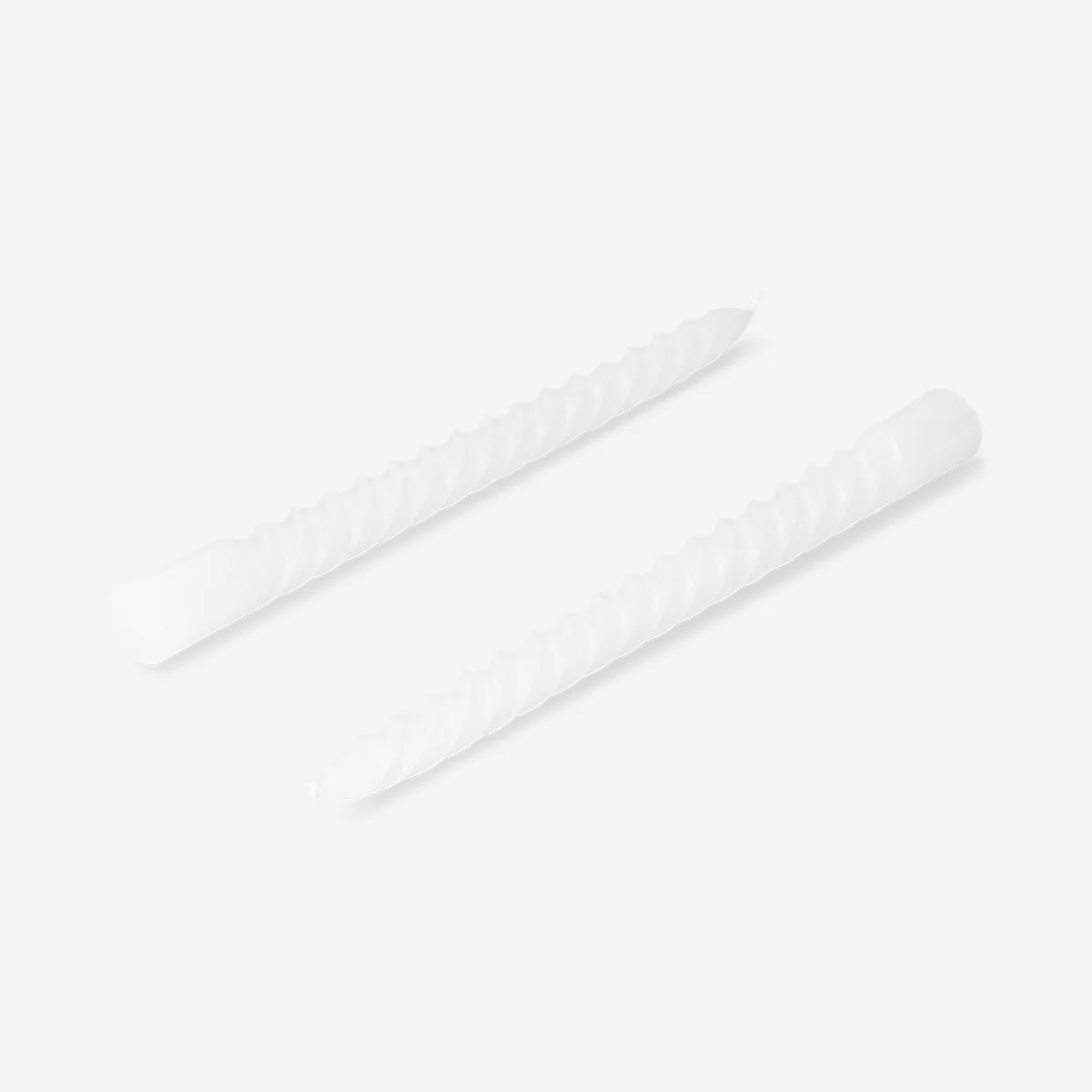 White twisted dinner candles - 4 pcs - Image 2