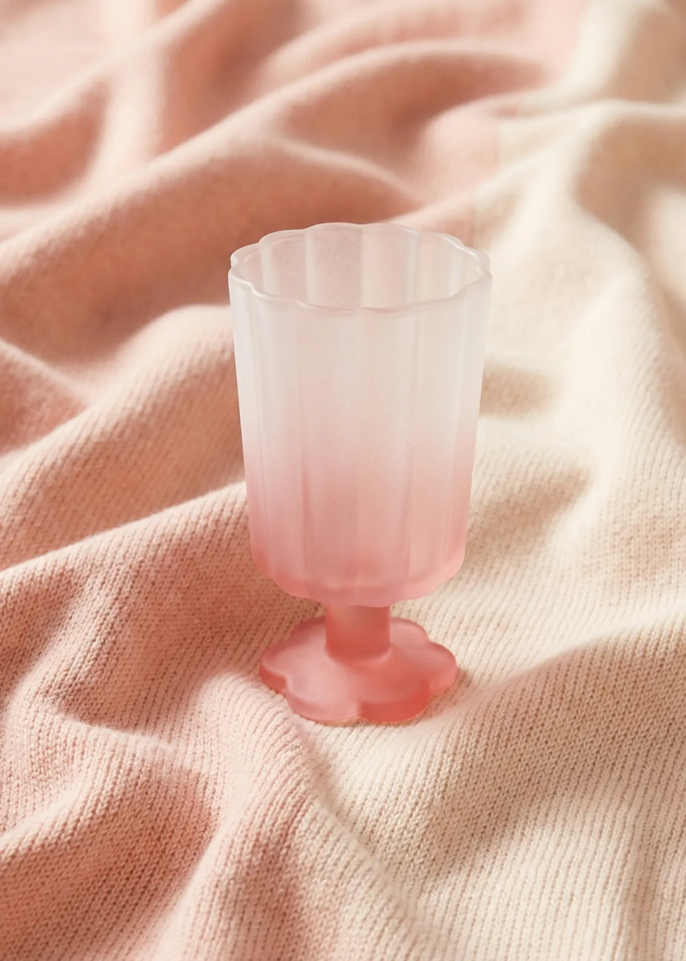 Wine glass with frosted pink finish - 300 ml